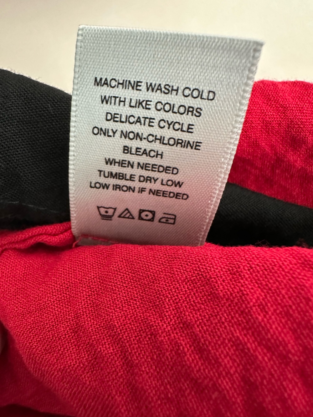 John Mark red/black colorblock l/s blouse with decorative buttons size large - Picture 6 of 6